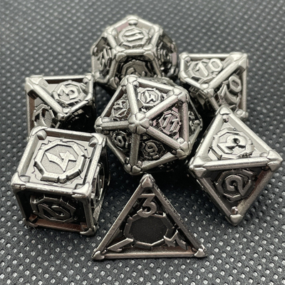 अनुकूलित धातु मल्टी-फेस पासा Dnd Rpg Coc डेस्कटॉप गेम पोर्टेबल